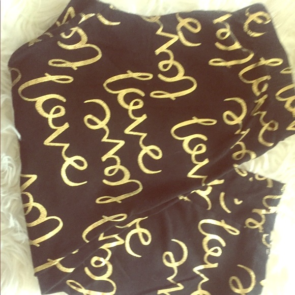 No Boundaries Pants - No Boundaries //❤️ Gold “Love” capris leggings EUC